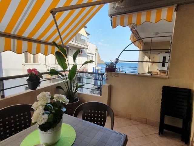 Appartamento in affitto di 85 m² in Lungomare Dei Ciclopi, 133