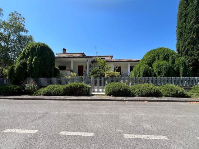 Appartamento in affitto di 85 m² in Via Adrasto Donati, 22