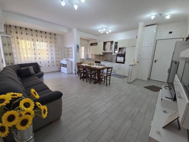 Appartamento in affitto di 85 m² in Via Caprera