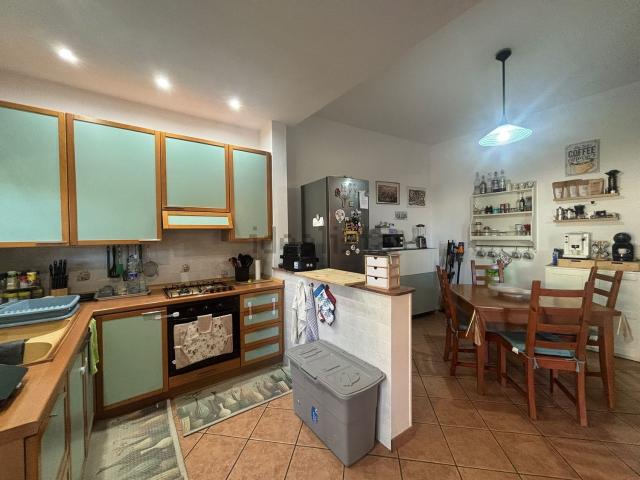 Appartamento in affitto di 85 m² in Via Carlo Pezone
