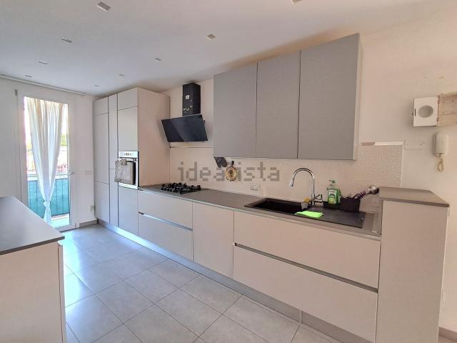 Appartamento in affitto di 85 m² in Via Cerreti