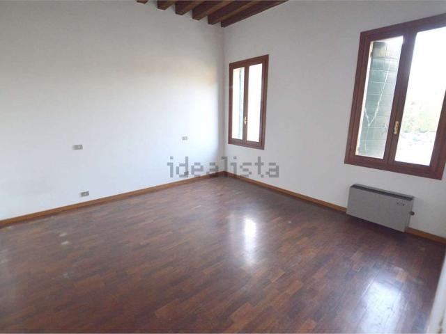 Appartamento in affitto di 85 m² in Via Cesare Battisti
