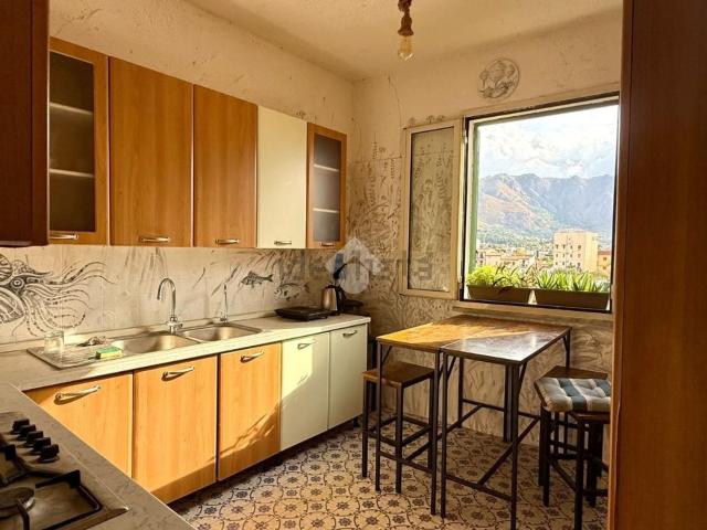 Appartamento in affitto di 85 m² in Via Conte Federico, 9