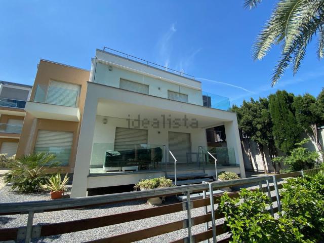 Appartamento in affitto di 85 m² in Via Generale Ardoino, 114