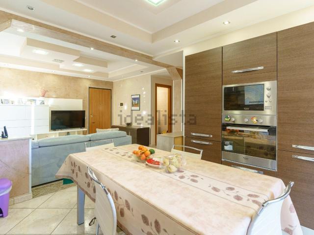 Appartamento in affitto di 85 m² in Via Genova, 15