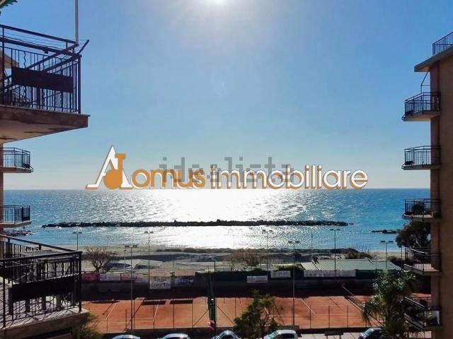 Appartamento in affitto di 85 m² in Via Marina, 19