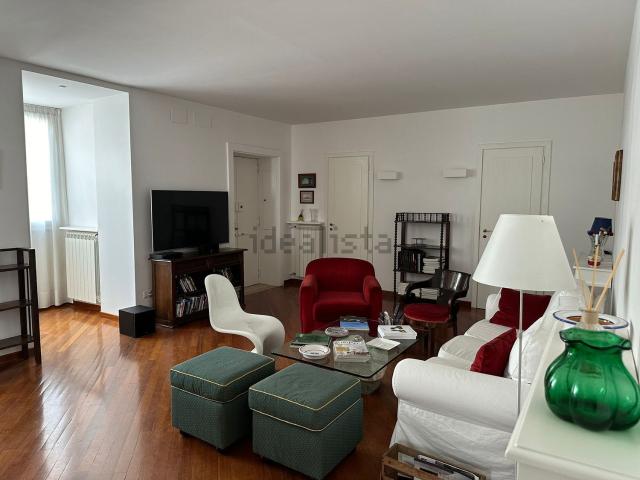 Appartamento in affitto di 85 m² in Via Orazio