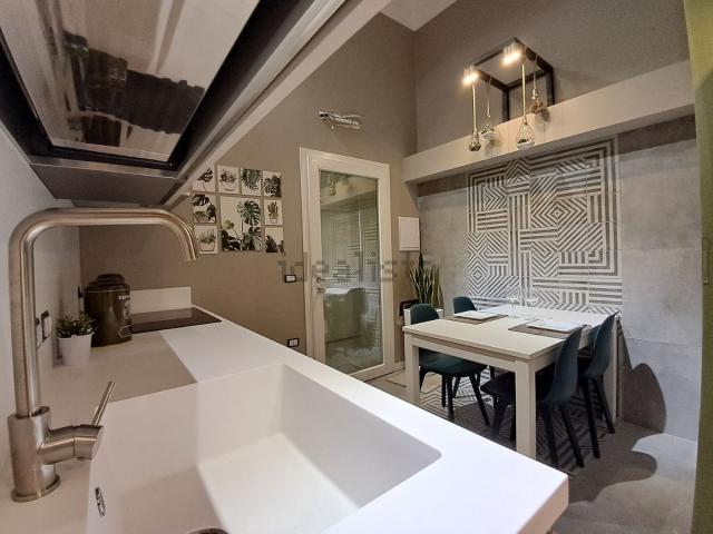 Appartamento in affitto di 85 m² in Via Ottone Bacaredda