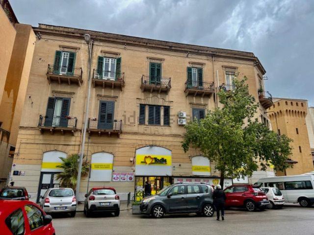 Appartamento in affitto di 85 m² in Via Re Federico