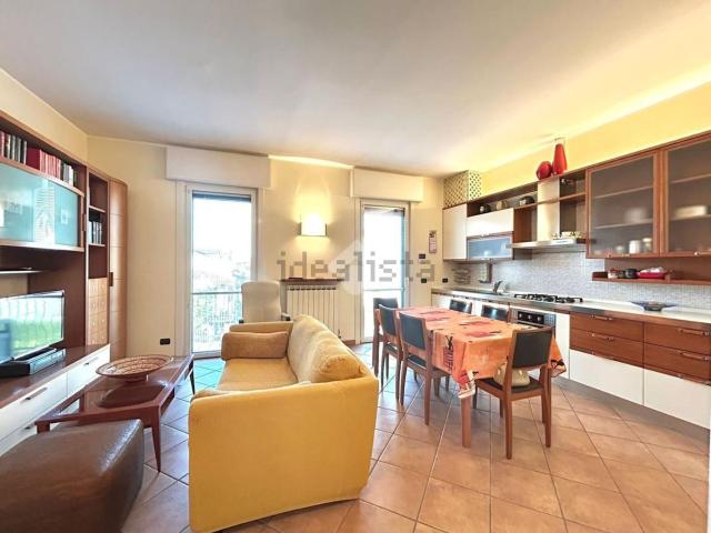 Appartamento in affitto di 86 m² in Via M. Casella, 2