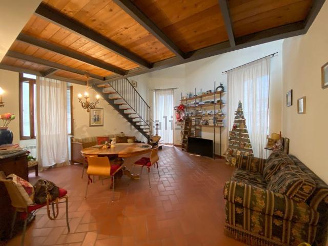 Appartamento in affitto di 88 m² in Via VOLTURNO, 2