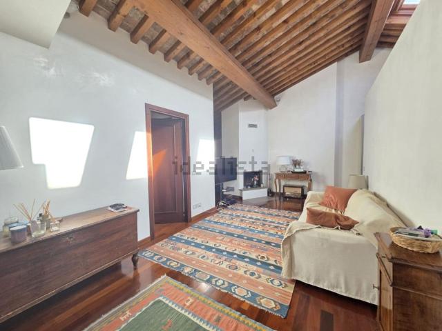 Appartamento in affitto di 88 m² in Via Francesco Marzolo