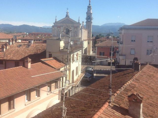 Appartamento in affitto di 88 m² in Via Martiri della Libertà