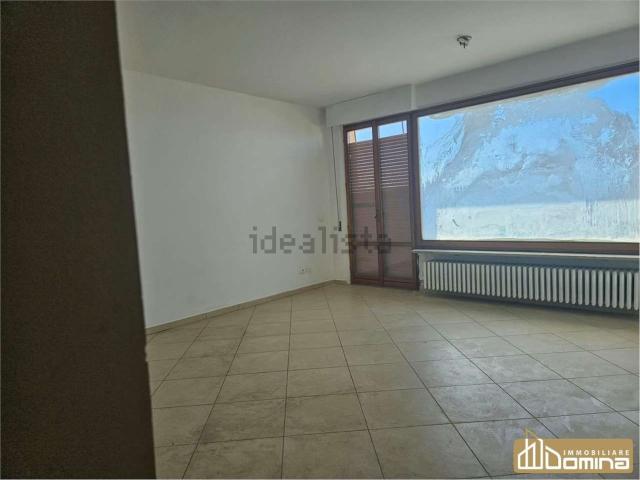 Appartamento in affitto di 88 m² in Via Marina, 3