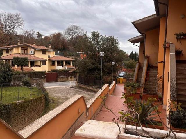 Appartamento in affitto di 89 m² in Via di Mezza Costa, 6