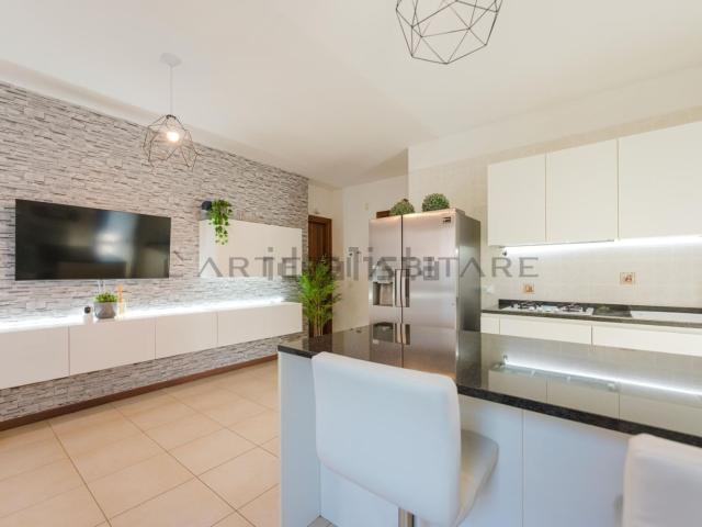 Appartamento in affitto di 89 m² in Via Sambughè, 100