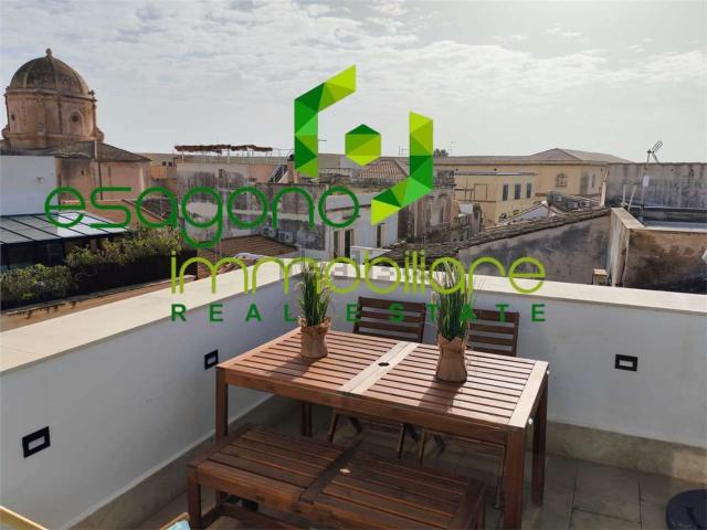 Appartamento in affitto di 89 m² in Via Salomone