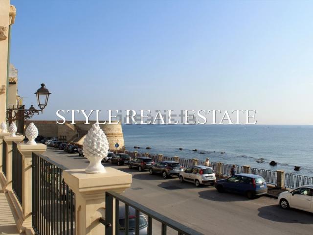 Appartamento in affitto di 93 m² in Lungomare di Levante Elio Vittorini, 52