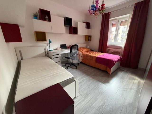 Appartamento in affitto di 93 m² in Via Vaglienti, 17