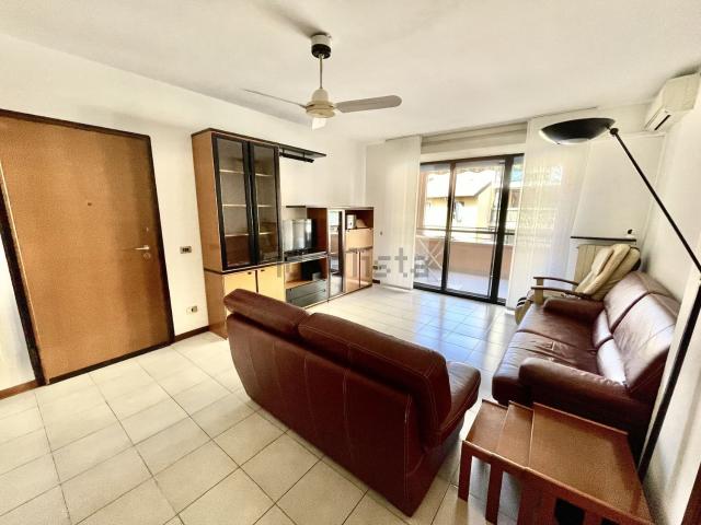 Appartamento in affitto di 93 m² in Via Figino, 1