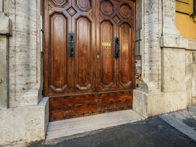 Appartamento in affitto di 93 m² in Via Francesco Caracciolo, 10