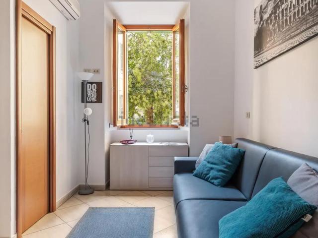 Appartamento in affitto di 93 m² in Via Francesco Caracciolo, 10