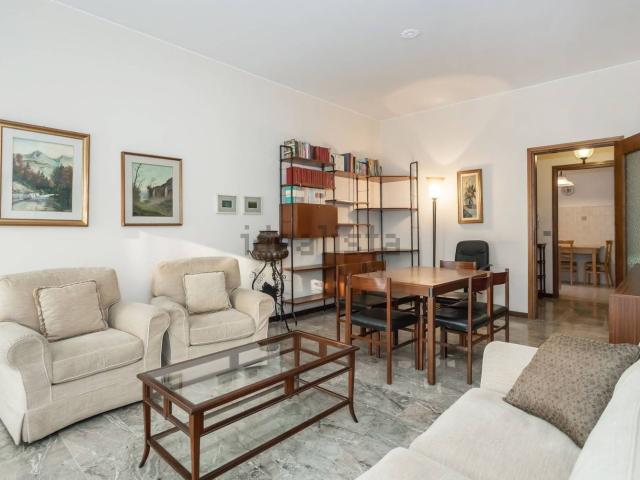 Appartamento in affitto di 93 m² in Via Giosuè Carducci, 21