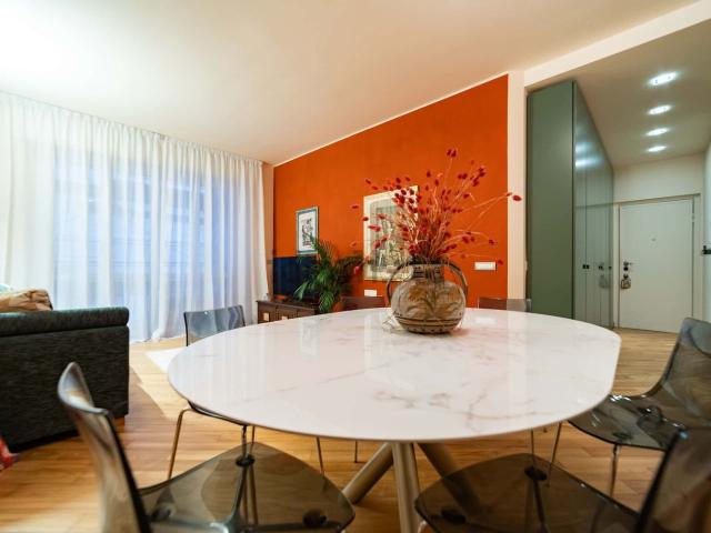 Appartamento in affitto di 93 m² in Via Luigi Canonica, 59