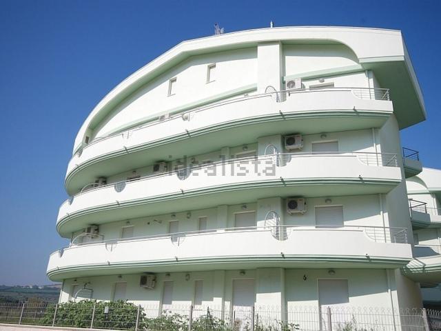 Appartamento in affitto di 90 m² in Lungomare Sirena, 600