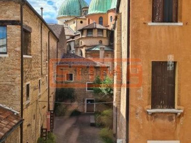 Appartamento in affitto di 90 m² in Vicolo del Duomo