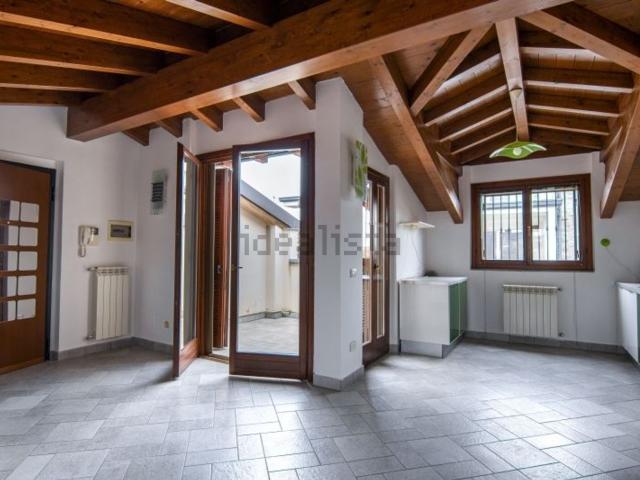 Appartamento in affitto di 90 m² in Via Trieste, 11