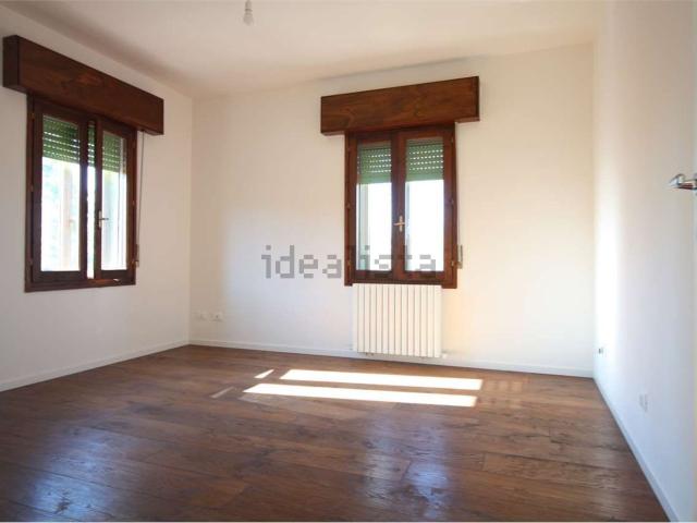 Appartamento in affitto di 90 m² in Via Vandelli, 734