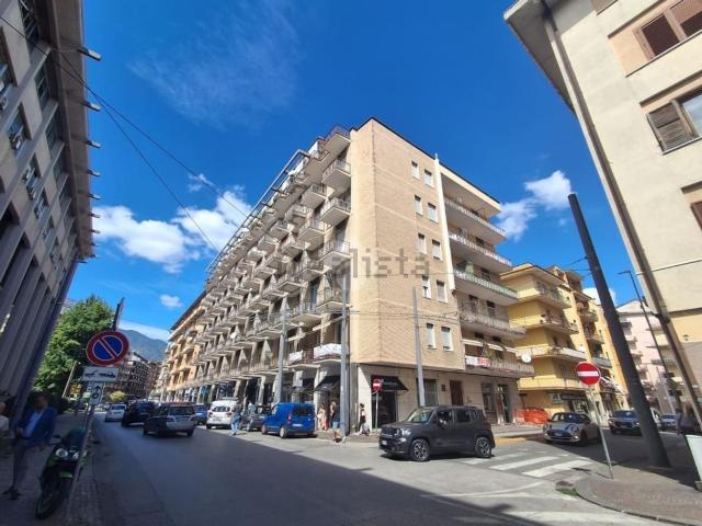 Appartamento in affitto di 90 m² in Via Vladimiro Testa, 18