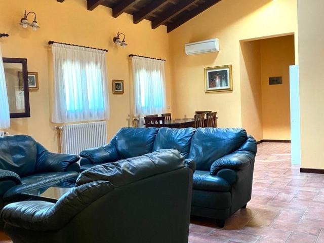 Appartamento in affitto di 90 m² in Via Abetone Superiore