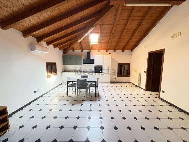 Appartamento in affitto di 90 m² in Via Alberto Mario