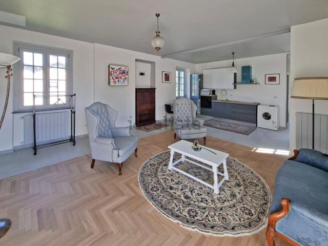 Appartamento in affitto di 90 m² in Via Angera