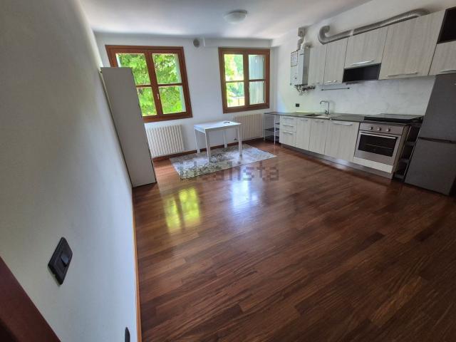 Appartamento in affitto di 90 m² in Via Bastia Entro