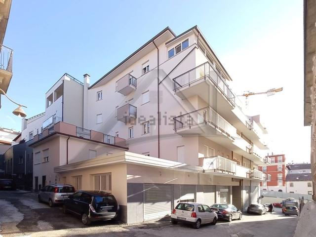 Appartamento in affitto di 90 m² in Via Camponeschi, 5