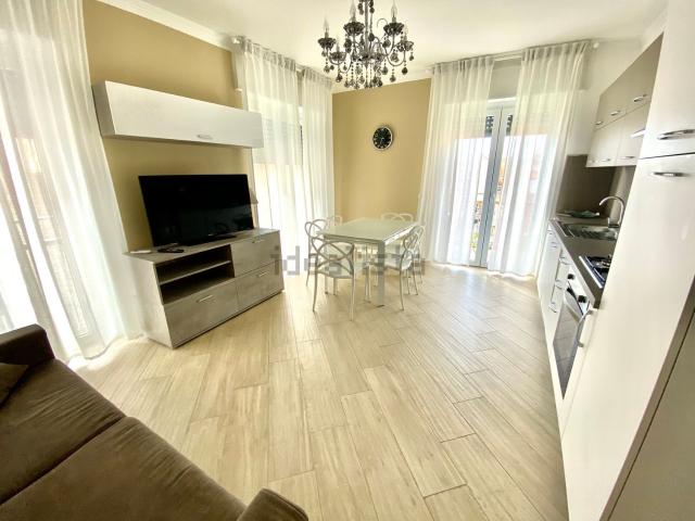 Appartamento in affitto di 90 m² in Via COLOMBO, 60