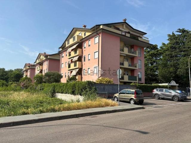 Appartamento in affitto di 90 m² in Via delle Betulle, 28