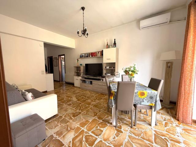 Appartamento in affitto di 90 m² in Via delle Gondole, 62