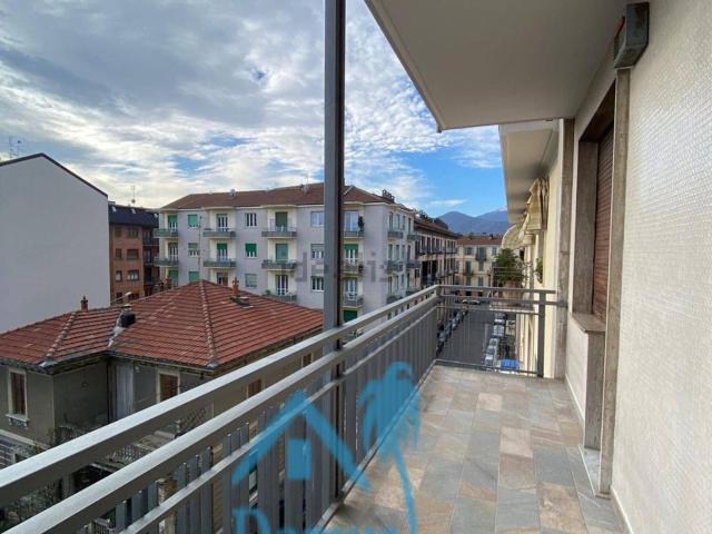 Appartamento in affitto di 90 m² in Via Des Geneys, 36