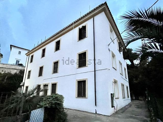 Appartamento in affitto di 90 m² in Via Francesco Breschi, 2