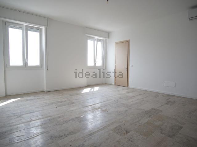 Appartamento in affitto di 90 m² in Via G. Pascoli, 2