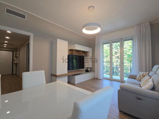 Appartamento in affitto di 90 m² in Via Luciano Zuccoli, 7