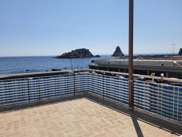 Appartamento in affitto di 90 m² in Via Marina, 30