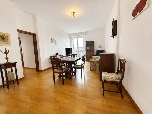 Appartamento in affitto di 90 m² in Via N. Paganini, 28