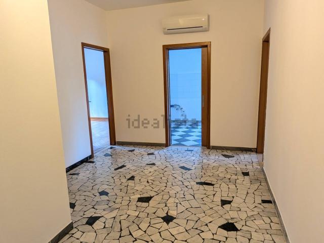 Appartamento in affitto di 90 m² in Via Quattro Novembre