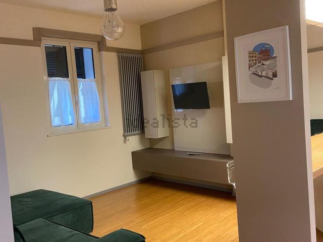 Appartamento in affitto di 90 m² in Via Remolari