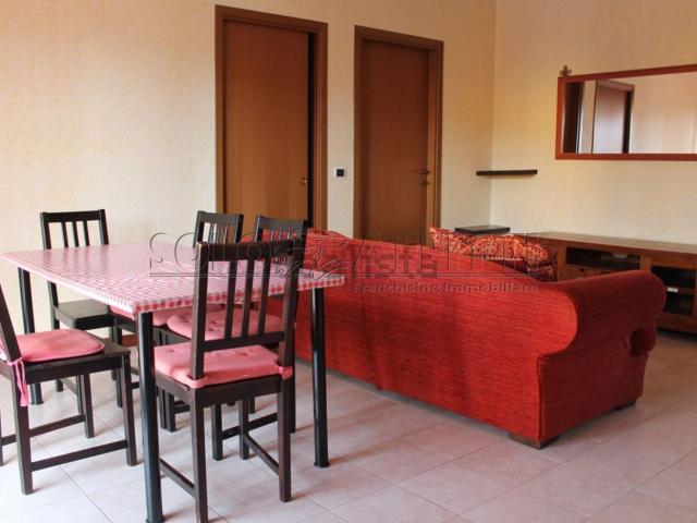 Appartamento in affitto di 90 m² in Via Roma, 160